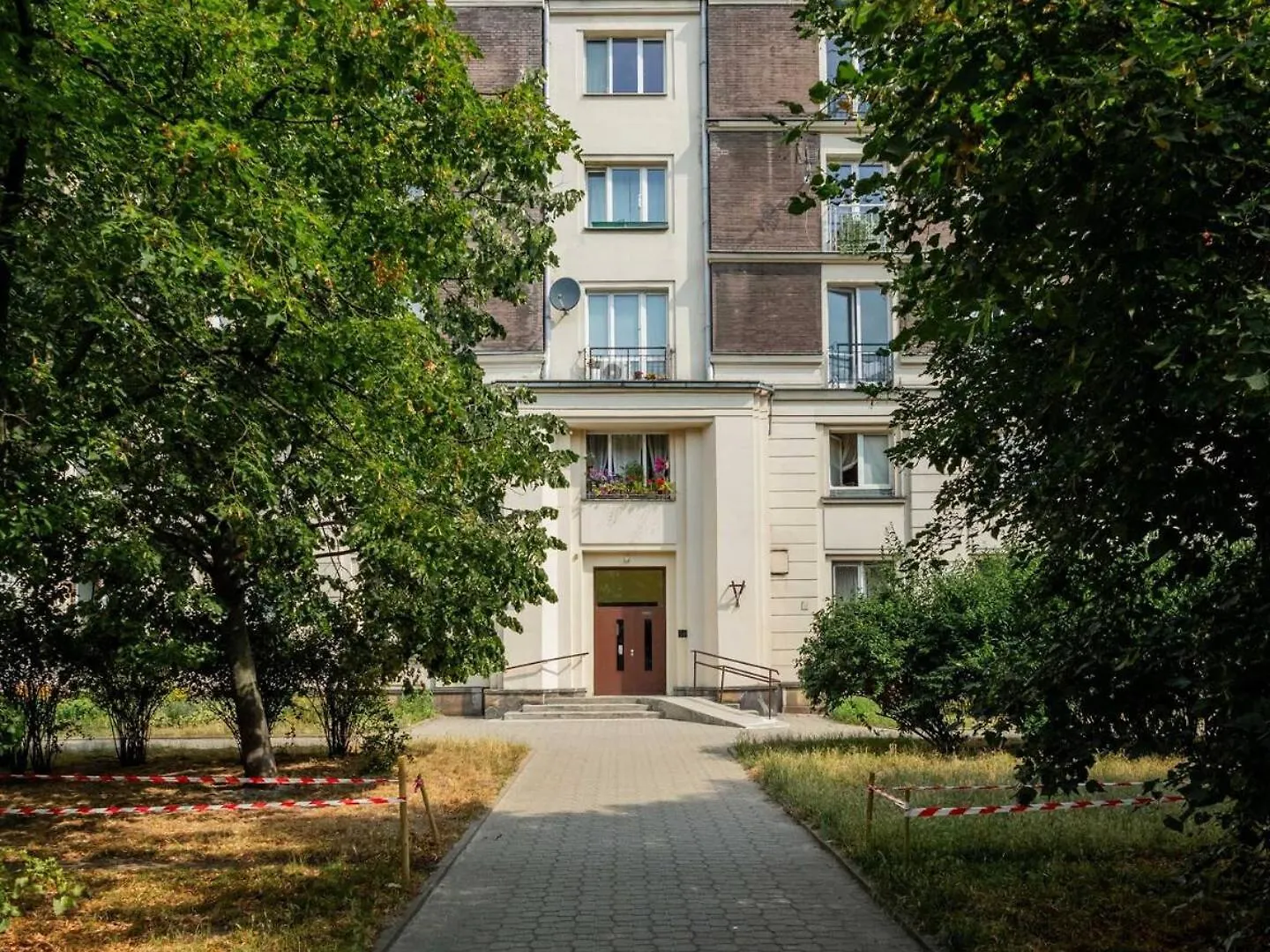Rose Hip Studio Downtown Warsaw